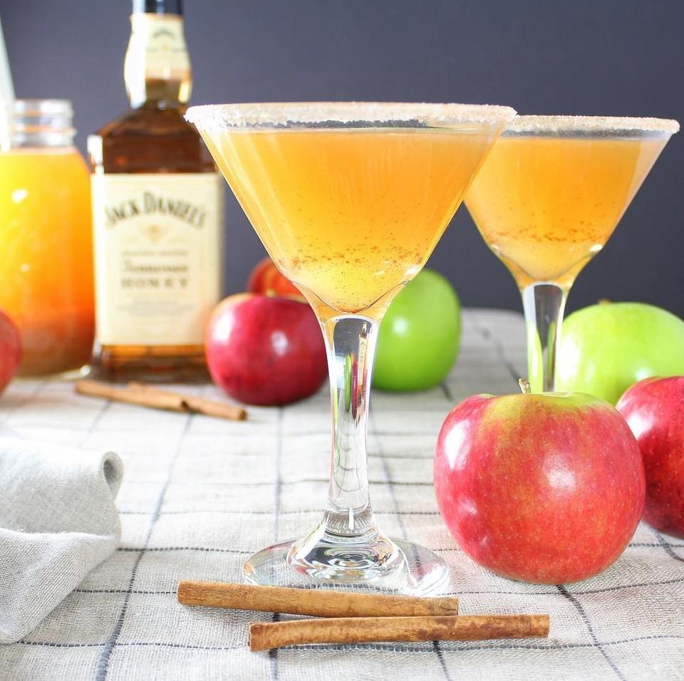 Fall in Love with this Apple Cider Honey Jack Martini Recipe - Hey Honey Beauty