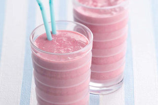 Refreshing Honey and Strawberry Smoothie Recipe - Hey Honey Beauty