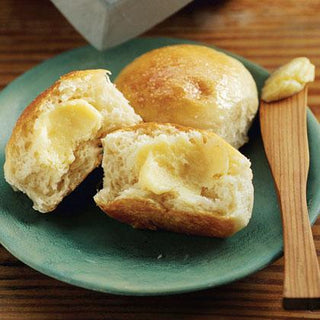 The Perfect Leftover Pairing: Honey Yeast Rolls Recipe - Hey Honey Beauty