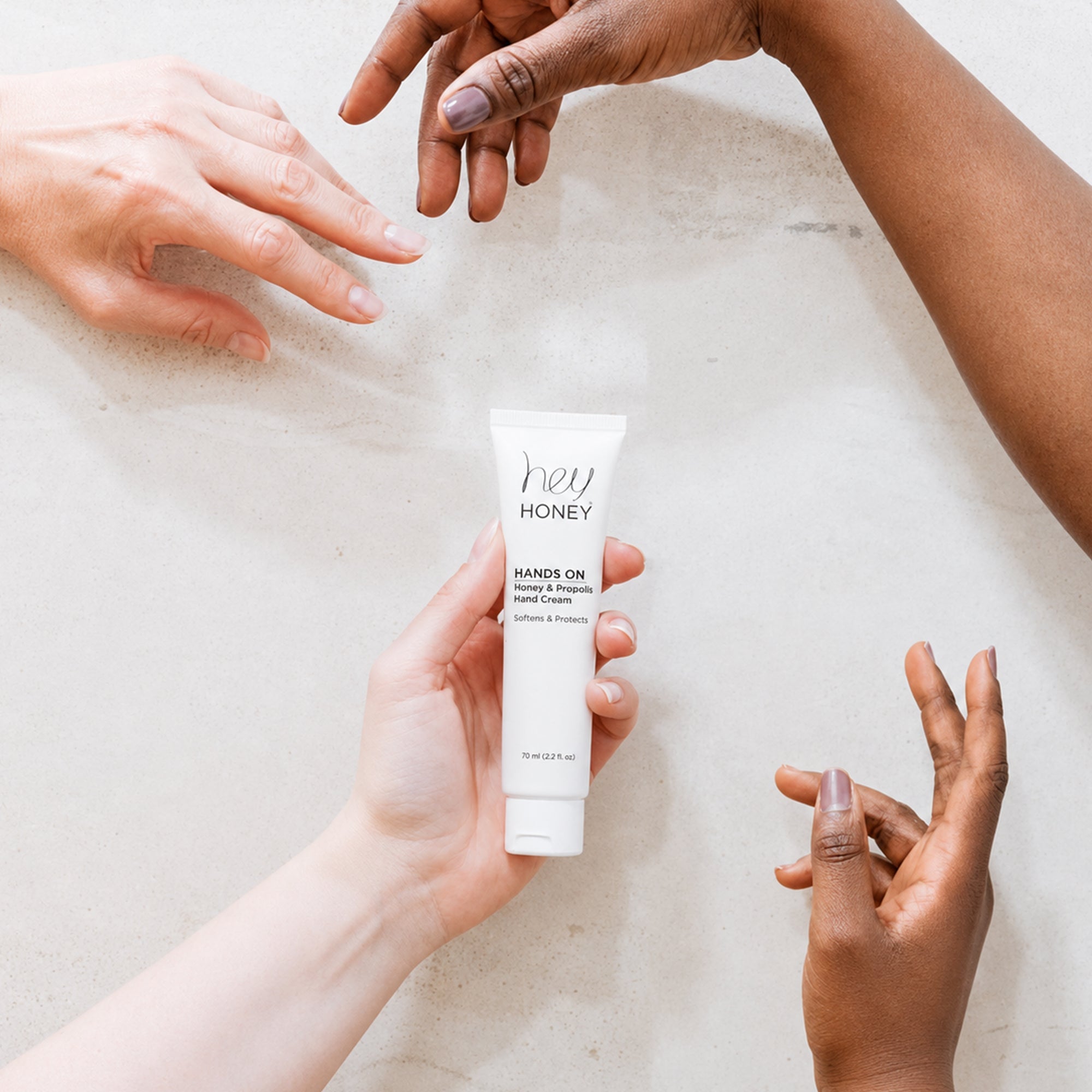 HANDS ON - Honey & Propolis Hand Cream - Hey Honey Beauty